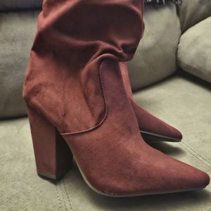 LIKE NEW!! / JustFab Maroon Slouchy Sock Booties / Size 8.5/ 3" Block Heel